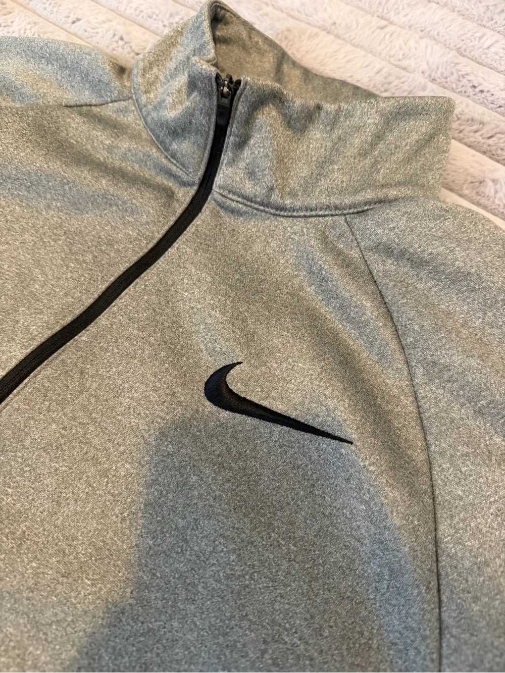 Nike Men’s Charcoal Gray Dri-FIT Quarter-Zip Pullover